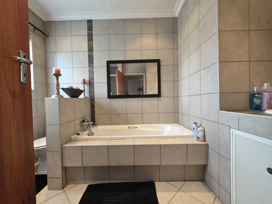 3 Bedroom Property for Sale in Naudeville Free State
